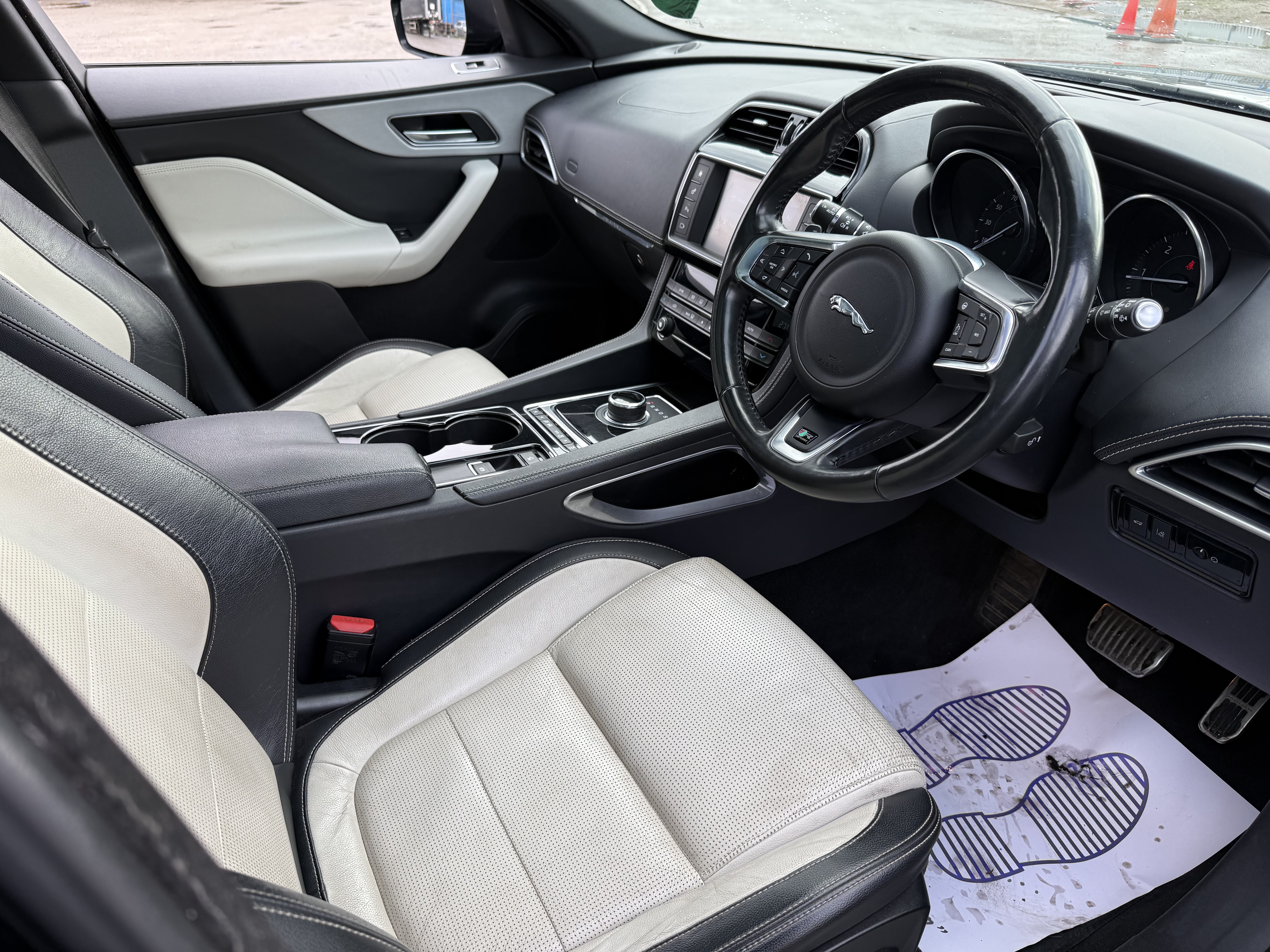 Jaguar F-pace